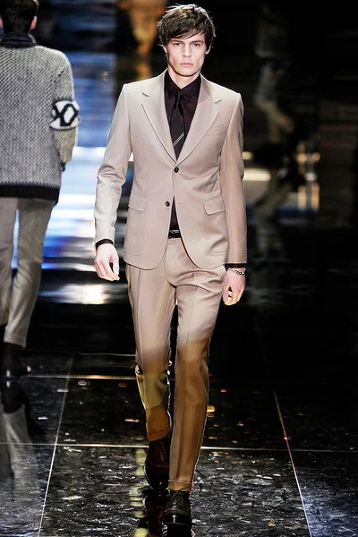 Look 30